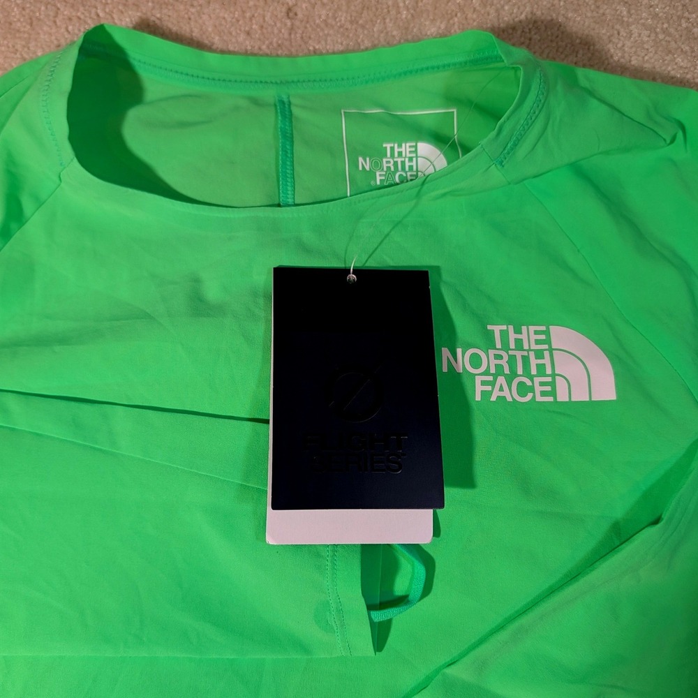 The North Face Flight Series Weightless LS Shirt Green NF0A538P XS Athlete Kit